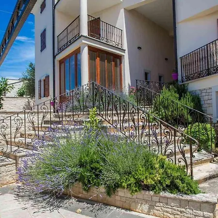 Casa de Férias Rafael 1 *