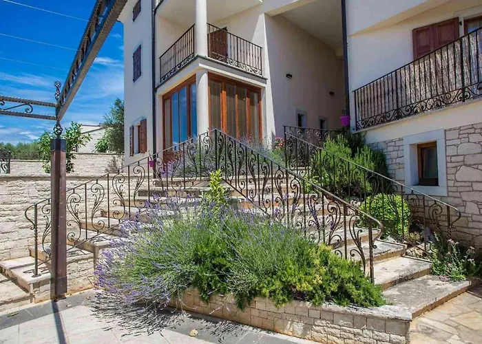 Σπίτι διακοπών Rafael 1 *